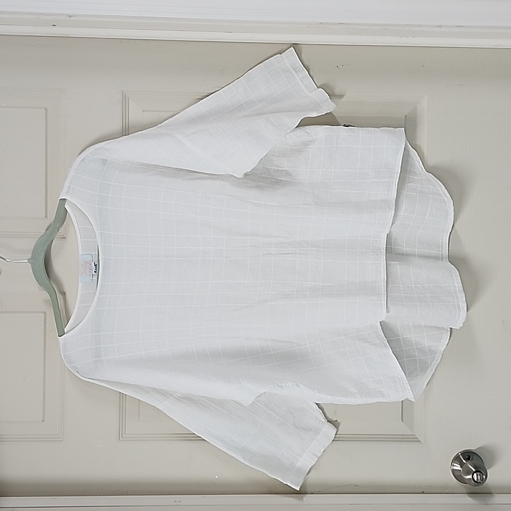 Relaxed White Linen-Blend Women's Top - Lightweight Casual Shirt